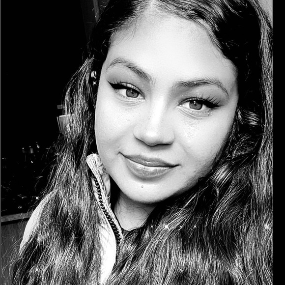 Meet your Posher, Anna 💕 - Picture 13 of 15